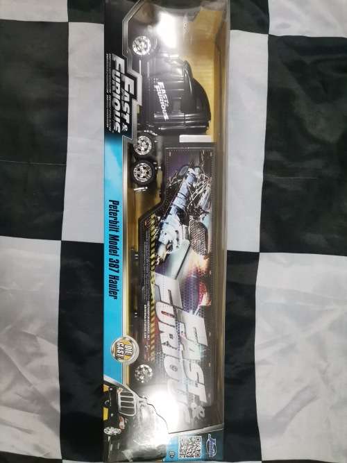 Peterbilt Model 387 Hauler