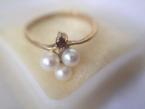 9 ct gold pearl and ruby ring