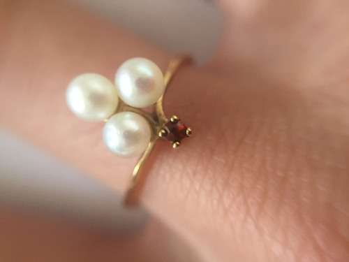 9 ct gold pearl and ruby ring