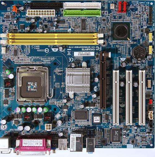 Gigabyte P4 Titan GA-8VM800PMD-775 Motherboard