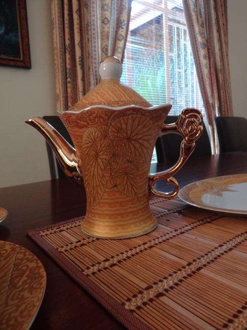 Dinner set tea pot