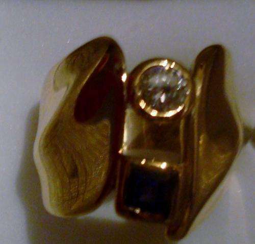 9ct Yellow  Gold ring with saphire 4 x 4  mm and a .30ct diamond