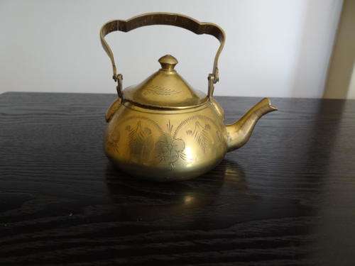 SMALL BRASS TEAPOT WITH LID AND HANDLE (9CM X 15CM)