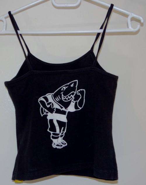 Sharks Babe T- shirt, Gooi Mielies Clothing Kooperasie size M Teens
