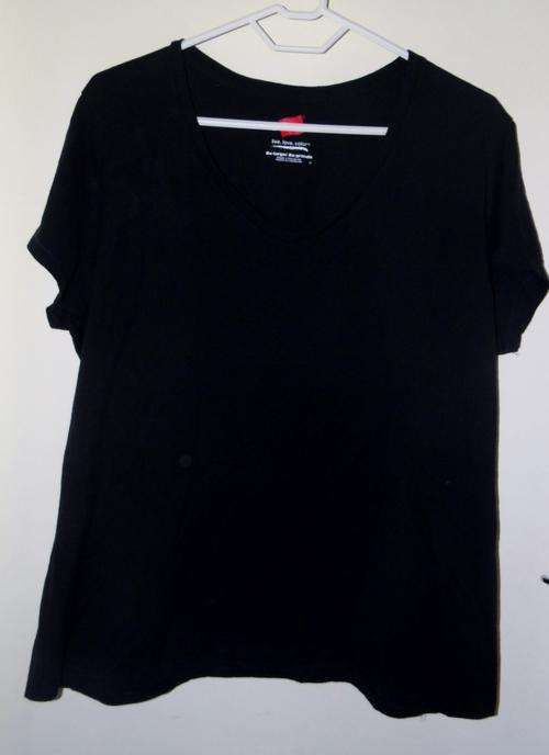 Hanes Black T shirt size  X X Large for woman