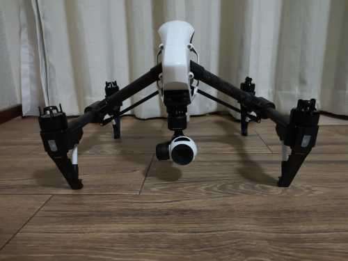 DJI INSPIRE 1 DRONE WITH ORIGINAL PACKAGING ONLY USED 2 TIMES STILL BRAND NEW