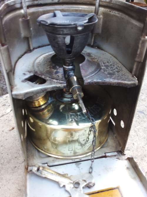 Vintage-Radius No. 42 Paraffin/Kerosene Camping Stove. Made in Sweden - YEAR 1932