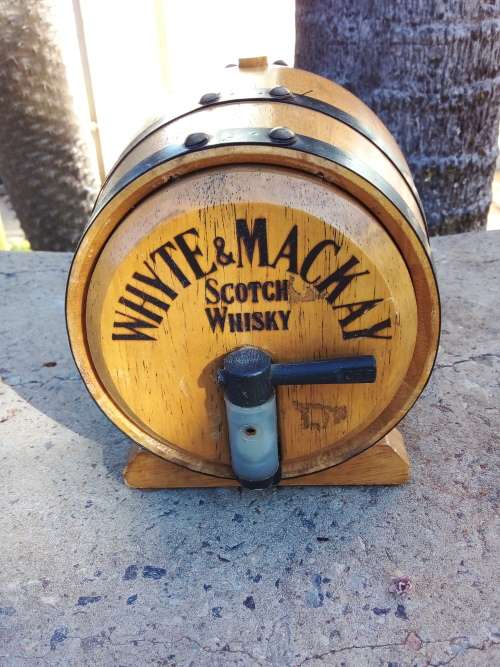 Stunning Vintage Wooden WHYTE and MACKAY SCOTHCH Whiskey Barrel With Stand 21 x 12.5 x 12.5 cm