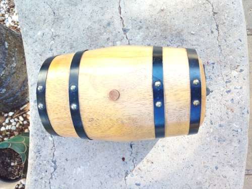Stunning Vintage Wooden WHYTE and MACKAY SCOTHCH Whiskey Barrel With Stand 21 x 12.5 x 12.5 cm