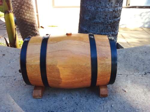 Stunning Vintage Wooden WHYTE and MACKAY SCOTHCH Whiskey Barrel With Stand 21 x 12.5 x 12.5 cm