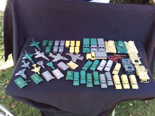 VINTAGE MILATARY TOYS`