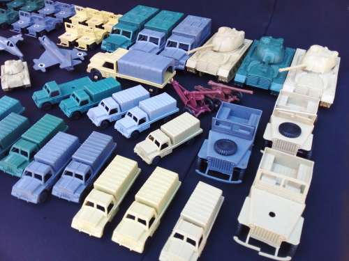 VINTAGE MILATARY TOYS`