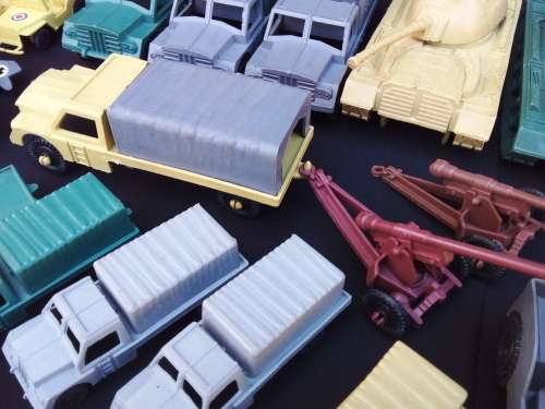VINTAGE MILATARY TOYS`