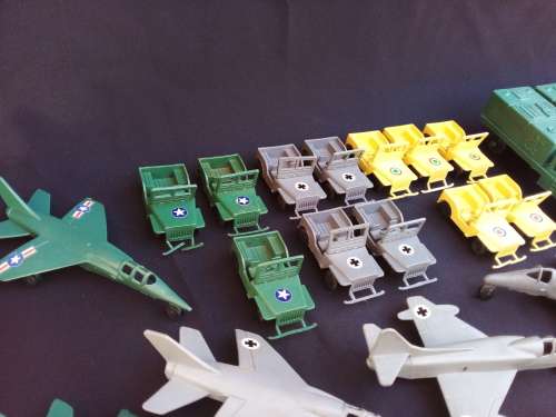 VINTAGE MILATARY TOYS`