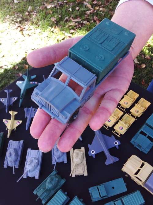 VINTAGE MILATARY TOYS`