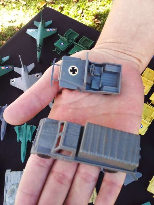 VINTAGE MILATARY TOYS`