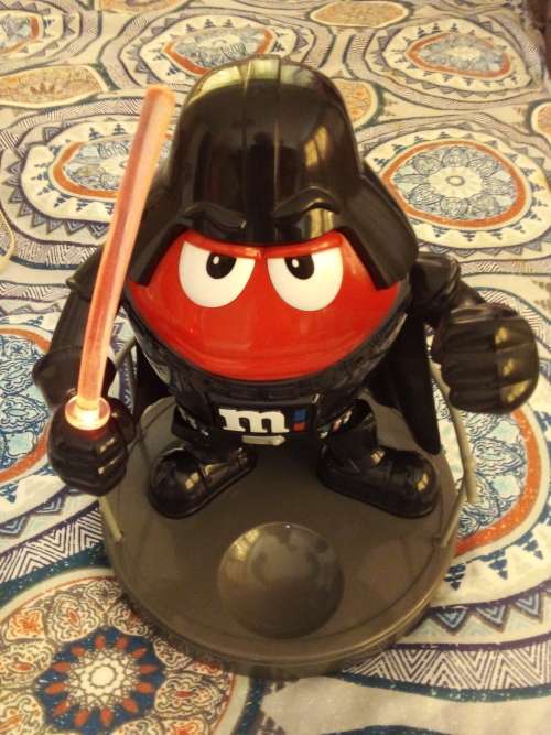 M&M`s Dispenser - Star Wars: Darth Vader (Red MandM) - Working - LIKE NEW AMAZING CONDITION