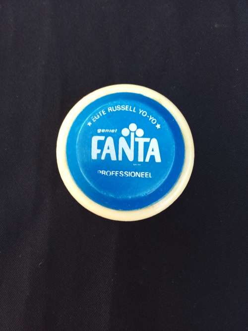 VINTAGE RUSSELL FANTA BLUE SOUTH AFRICAN YO YO - RARE FIND - PICTURES TELL THE STORY ON THIS ONE