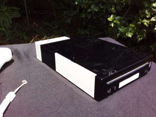 Wii Nintendo RVL-001 - BLACK AND WHITE CONSOLE - 2 X Remote Controllers - Original Power Supply etc