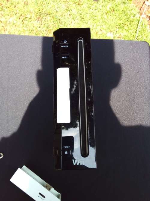 Wii Nintendo RVL-001 - BLACK AND WHITE CONSOLE - 2 X Remote Controllers - Original Power Supply etc