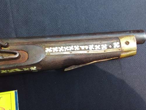 VINTAGE WOODEN GUN WITH PEARL INLAY AND BRASS - HEAVY - 41 CM X 4.5 CM