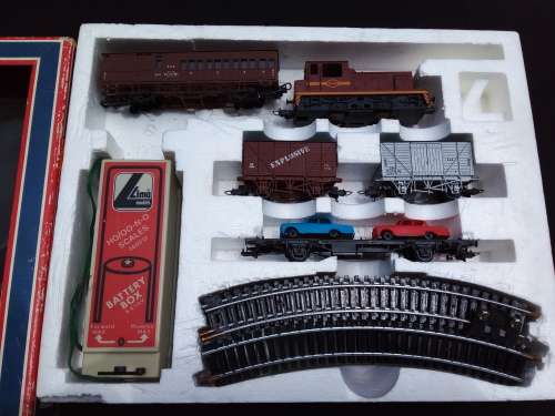 Vintage LIMA TRAIN SET  - POWER SUPPLY, TRACKS,LOCAMATIVE , ECT - 100% COMPLETE  - IN ORIGINAL BOX