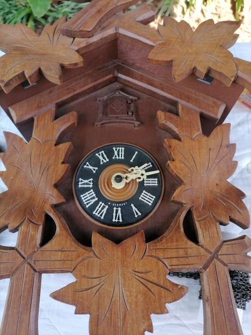 BLACK FOREST CUCKOO CLOCK IS EXTREMELY LARGE - 100% COMPLETE AND WORKING - MADE IN WESTERN GERMANY