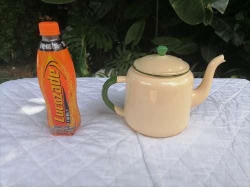 VINTAGE STUNNING H & H GORGEOUS ENAMEL - 1,5 L TEA/COFFEE POT - CREAM AND GREEN