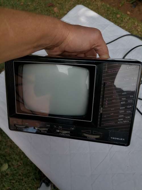 VINTAGE - TEDELEX - ACN-7205 5` Black/White Mini Television AND Radio - 100% WORKING