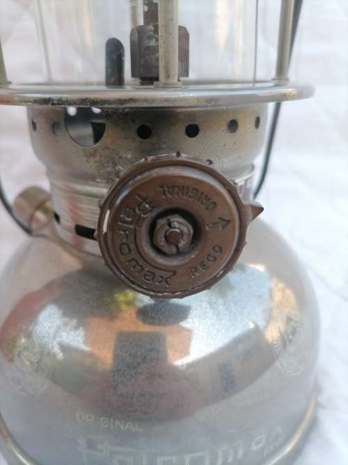 1950s VINTAGE PETROMAX 821/250 CP KEROSENE LANTERN MADE IN GERMANY - AMAZING NO DENTS, WITH GLASS