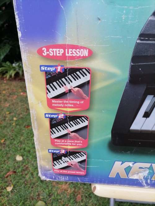CASIO CTK-560L 100 SONGBANK KEYBOARD - 61 FULL-SIZE KEYS - 100 TONES - 100 RHYTHMS - 100% COMPLETE