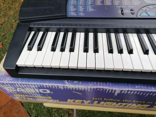CASIO CTK-560L 100 SONGBANK KEYBOARD - 61 FULL-SIZE KEYS - 100 TONES - 100 RHYTHMS - 100% COMPLETE