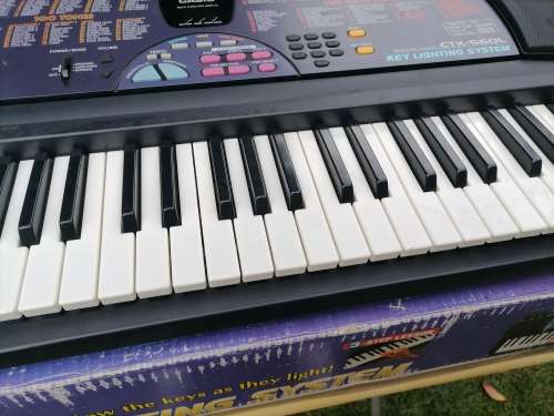 CASIO CTK-560L 100 SONGBANK KEYBOARD - 61 FULL-SIZE KEYS - 100 TONES - 100 RHYTHMS - 100% COMPLETE