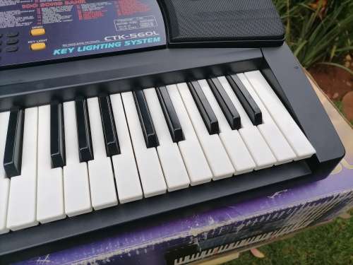 CASIO CTK-560L 100 SONGBANK KEYBOARD - 61 FULL-SIZE KEYS - 100 TONES - 100 RHYTHMS - 100% COMPLETE