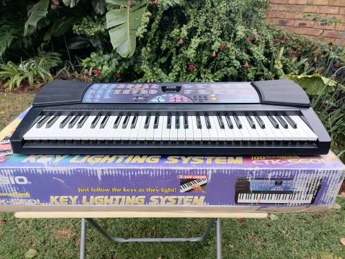 CASIO CTK 560L 100 SONGBANK KEYBOARD 61 FULL SIZE KEYS 100 TONES 100 RHYTHMS 100 COMPLETE