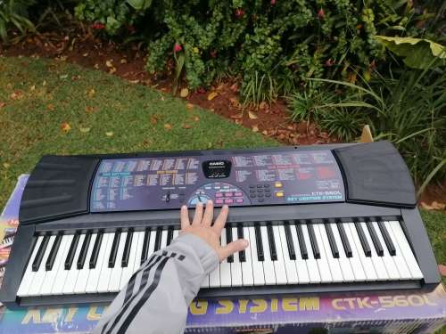 CASIO CTK-560L 100 SONGBANK KEYBOARD - 61 FULL-SIZE KEYS - 100 TONES - 100 RHYTHMS - 100% COMPLETE