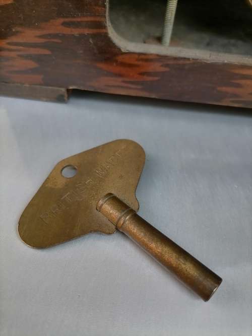 PERIVALE MANTLE CLOCK MADE IN ENGLAND 1930`S - COMES WITH ORIGINAL KEY