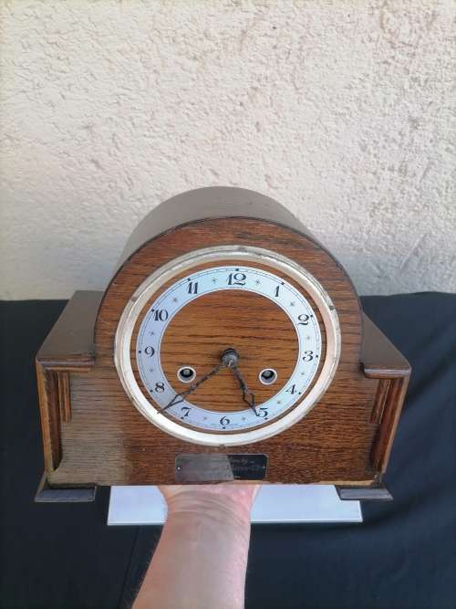 PERIVALE MANTLE CLOCK MADE IN ENGLAND 1930`S - COMES WITH ORIGINAL KEY