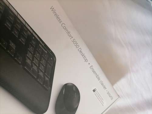 Microsoft 5050 MODEL 1728 Wireless Comfort Desktop Set - Keyboard and Mouse - 100% Working