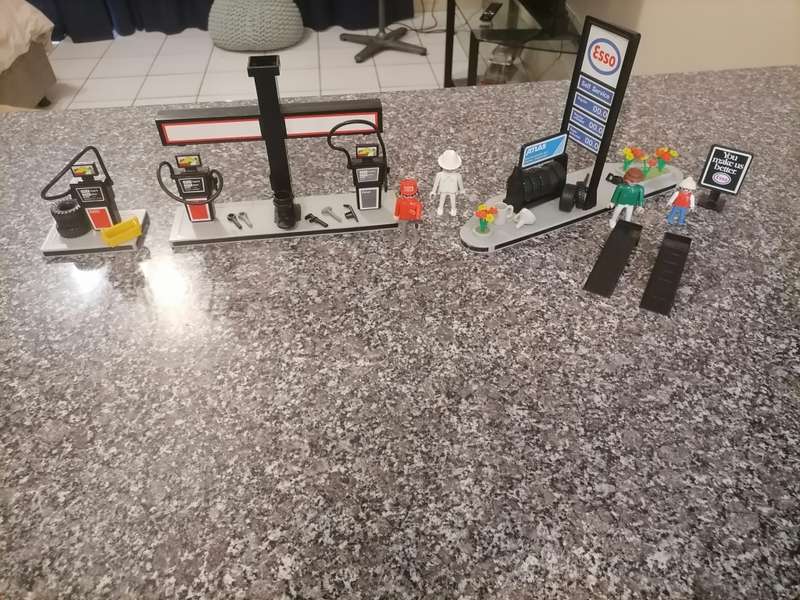 Vintage Playmobil ESSO GAS STATION, Vintage Playmobil Set, 1981 - 4 Figures (1974-1981)