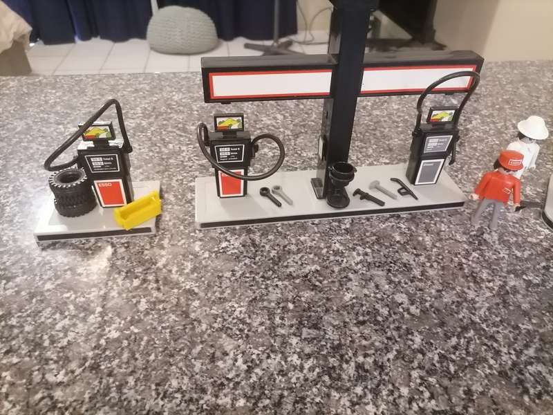 Vintage Playmobil ESSO GAS STATION, Vintage Playmobil Set, 1981 - 4 Figures (1974-1981)