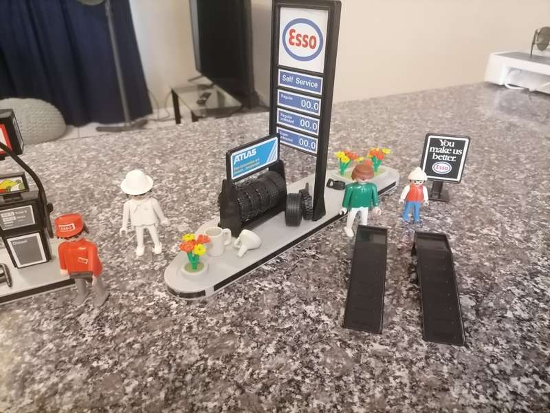 Vintage Playmobil ESSO GAS STATION, Vintage Playmobil Set, 1981 - 4 Figures (1974-1981)