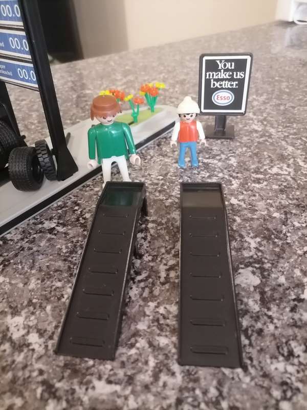 Vintage Playmobil ESSO GAS STATION, Vintage Playmobil Set, 1981 - 4 Figures (1974-1981)
