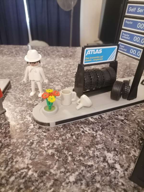 Vintage Playmobil ESSO GAS STATION, Vintage Playmobil Set, 1981 - 4 Figures (1974-1981)