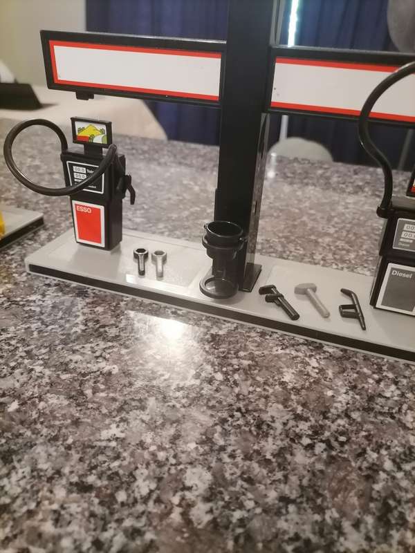 Vintage Playmobil ESSO GAS STATION, Vintage Playmobil Set, 1981 - 4 Figures (1974-1981)