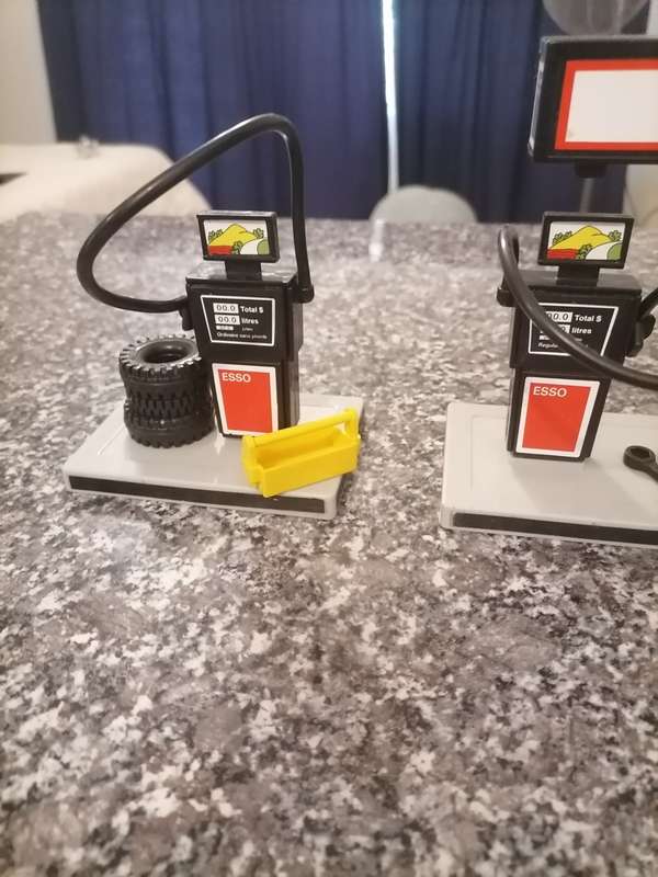 Vintage Playmobil ESSO GAS STATION, Vintage Playmobil Set, 1981 - 4 Figures (1974-1981)