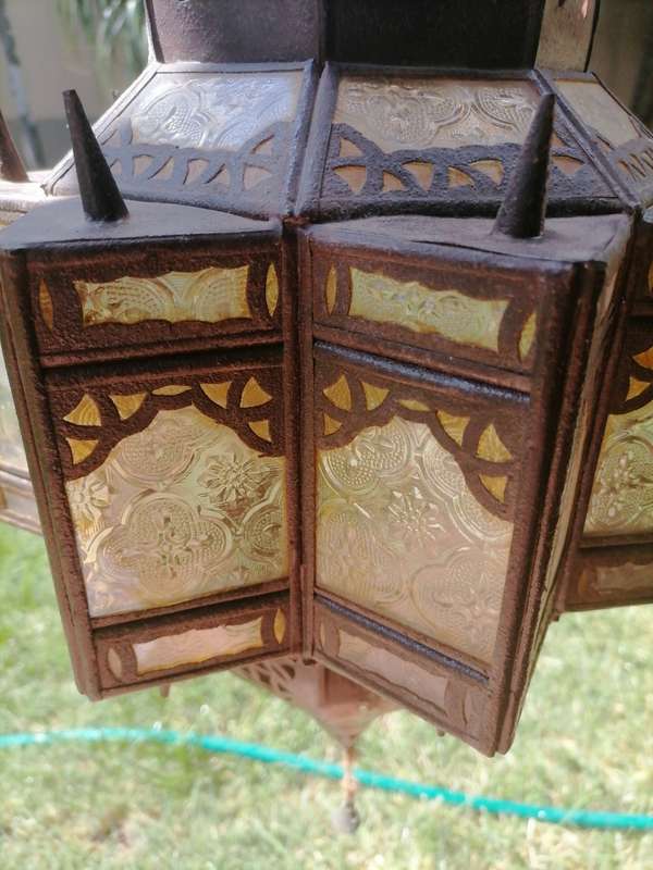 R1 5000. 00 - VINTAGE Classic Moroccan DECOR CHANDELIER - AMAZING CONDITION