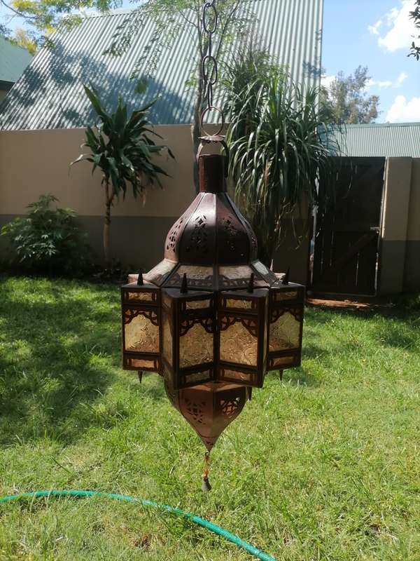 R1 5000. 00 - VINTAGE Classic Moroccan DECOR CHANDELIER - AMAZING CONDITION