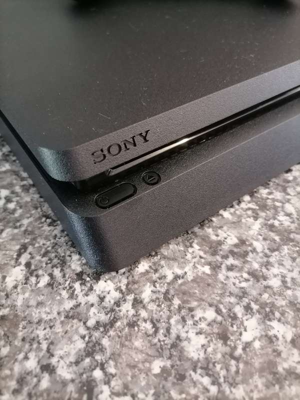 1 TB SLIM PS4 CONSOLE WITH PS4 CONTROLLER - NEAR MINT CONDITION - SAME DAY SHIPPING