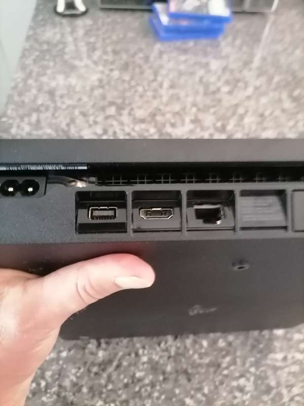 1 TB SLIM PS4 CONSOLE WITH PS4 CONTROLLER - NEAR MINT CONDITION - SAME DAY SHIPPING